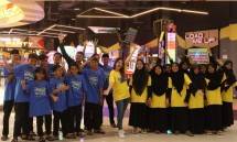 Timezone gaet YouTuber Ani Nurhayani berbagi kebahagiaan bersama anak yatim.