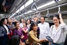 Presiden Jokowi Berharap Kehadiran LRT Dorong Masyarakat Gunakan Transportasi Massal