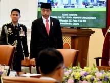 Presiden Joko Widodo menggelar rapat terbatas (ratas) bersama sejumlah jajarannya untuk membahas kualitas udara di wilayah Jakarta-Bogor-Depok-Tangerang-Bekasi (Jabodetabek) yang dinilai sangat buruk dalam sepekan terakhir. Presiden Jokowi menyampaikan arahan kepada jajarannya untuk ditindaklanjuti dalam jangka pendek, jangka menengah, dan jangka panjang. Rapat tersebut digelar di Istana Merdeka, Jakarta, pada Senin, 14 Agustus 2023.