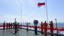Peringati HUT RI ke-78, PIS Gelar Upacara di Kapal Abherka & Kibarkan Bendera Merah Putih di Bawah Laut