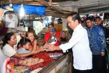 Kunjungi Pasar Sukaramai Medan, Presiden Tinjau Kondisi dan Harga Sejumlah Komoditas Pangan