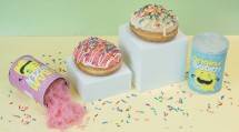 Dua donat bertopping arum manis hasil kolaborasi Krispy Kreme dan Snazzy Boom.
