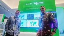 Cluster President Schneider Electric Indonesia dan Timor Leste, Roberto Rossi bersama Business Vice President Industrial Automation Schneider Electric Indonesia, Martin Setiawan (Foto: Ridwan/Industry.co.id)