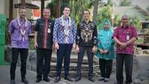 Wakil Menteri Luar Negeri Australia Kunjungi Sekolah Damai Wahid Foundation.