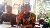 Bupati Pasuruan Irsyad Yusuf kanan dan Kasatpol PP Pasuruan kiri