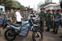 Menhan Prabowo Subianto Serahkan 100 Unit Rantis E-Tactical Sergap
