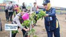 ASABRI Serahkan 1000 bibit Pohon ke Polda Kalteng dan Polda Sulteng