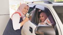 Hutama Karya bagi-bagi merchandise ke pelanggan jalan tol