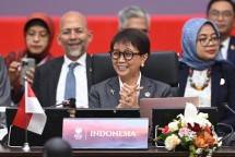 Menlu Indonesia Retno Marsudi menghadiri Pertemuan Dewan Koordinasi ASEAN (ACC) di Gedung Sekretariat ASEAN, Jakarta, Senin (4/9/2023). Media Center KTT ASEAN 2023/Aditya Pradana Putra/pras