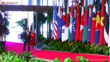 Presiden Filipina Ferdinand Marcos Jr. beserta sang istri Louise Araneta-Marcos, saat kedatangannya untuk hadir pada Opening Ceremony KTT Ke-43 ASEAN di Jakarta Convention Center (JCC), pada Selasa (5/9/2023). Foto: Tangkapan Layar Kanal Youtube Setpres 