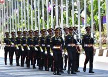 Pasukan Cordon menyambut para kepala negara yang hadir pada KTT ke-43 ASEAN di JCC Senayan Jakarta / Amiriyandi InfoPublik. 