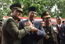 Menko Polhukam Wiranto salam komando dengan Panglima TNI didampingi Kapolri (Foto: Humas/Oji)