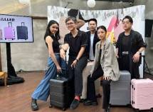 (Kiri ke Kanan (2 orang ditengah)) - Billy Adi Wijaya, Putri Setiawan
