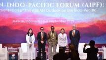 Direktur Digital Business Telkom Muhamad Fajrin Rasyid (kedua dari kiri) bersama para panelis dalam diskusi Connecting the Connectivity Plans in Asia and Beyond pada Forum AIPF