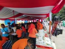 Presiden Joko Widodo (Jokowi) meninjau langsung persediaan beras di Gudang Bulog Dramaga Bogor, Jawa Barat, Senin (11/9/23). 