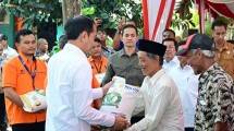 Presiden Jokowi Serahkan Bantuan Pangan Beras ke KPM di Cilegon