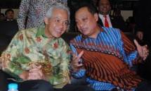 Dirut BTN Maryono dan Gub Jateng Ganjar Pranowo di acara pelantikan pengurus IKA UNDIP (Foto Rizki Meirino)