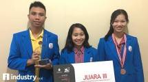 Tiga mahasiswa President University Bryan Johanes Rengkung , Novela Permata Sari, dan Denisa Amelia Kawuryan