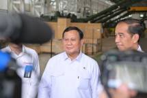 Menhan Prabowo Sybianto Dampingi Presiden RI Jokowi Tinjau PT Pindad di Bandung