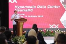 Wakil Menteri Badan Usaha Milik Negara Republik Indonesia, Rosan Perkasa Roeslani dalam acara kunjungan ke Hyperscale Data Center milik Telkom Data Ekosistem (NeutraDC), anak usaha TelkomGroup di Cikarang, Senin (16/10).
