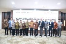 Partnership Agreement Signing Project Crowne Plaza Labuan Bajo dengan tiga pihak salah satunya dengan PT Bank JTrust Indonesia Tbk