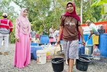 Kemarau Masih Panjang, SIG Bantu Masyarakat Salurkan 906 Ribu Liter Air Bersih