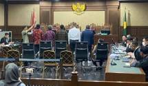 Terdakwa Bantah Kumpulkan Uang Hingga Ratusan Miliar