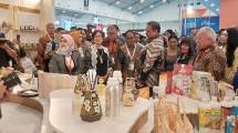 Menko Perekonomian Airlangga Hartarto saat mengunjungi booth GPEI di ajang Trade Expo Indonesia