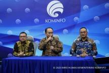 Menteri Komunikasi dan Informatika Budi Arie Setiadi saat Konferensi Pers yang bertemakan &ldquo;Awas Hoaks Pemilu&rdquo;, di Ruang Media Center Kantor Kementerian Kominfo, Jumat (27/10/2023).