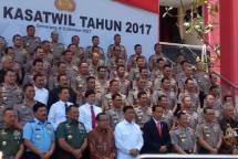 Presiden Jokowi Minta Polri Tingkatkan Kepercayaan Masyarakat
