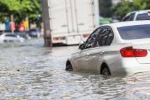 Musim Hujan Tiba, Lifepal Membagi Tips Bagaimana Proteksi Mobil dari Risiko Banjir