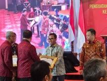 Penghargaan Komitmen Produk Dalam Negeri Tertinggi Berhasil Direngkuh Ditjen Imigrasi