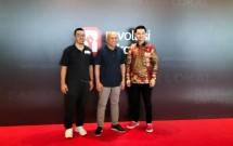 Raymond Chin (kanan) dan Menkop UKM Teten Masduki di pembukaan Revolusi Lokal.
