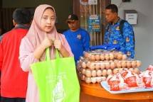 Tingkatkan Keterjangkauan Pangan Di Tengah El Nino, ID FOOD Salurkan Bantuan Sembako Di Wilayah Indonesia Timur