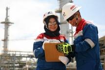 PT Pertamina Hulu Energi (PHE), selaku Subholding Upstream Pertamina, sukses meraih rating Environment, Social, Governance (ESG) 21.5 atau medium risk setelah melalui proses assesment dari Lembaga rating internasional, Sustainalytics. PHE berhasil mendapatkan peringkat ke enam dari 308 produsen minyak dan gas secara global. 