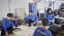 Pekerja toko Mak Ita yang sukses jadi Pahlawan Ekonomi Digital di Lazada.