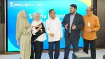 Paparan acara BSI Sharia Economic Outlook 2024 yang dihadiri oleh (ki-ka) SVP Project Improvement Rima Dwi Permatasari, SVP Alternative Channel & Government Project Astridiana Sjamanti , Direktur Treasury & International Banking PT Bank Syariah Indonesia Tbk (BSI) Moh.Adib, Chief Economist BSI Banjaran Surya Indrastomo, SVP Gold Pawning Business BSI Mahendra Nusanto