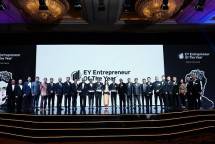  Chairman dan Founder PT DAP, Andreas Wihardja serta Vice Chairman dan Co-Founder PT DAP,Hendry Setiawan, mendapatkan Special Award for Entrepreneur Spirit category dalam ajang EY Entrepreneur of the Year 2023 (EOY) di Hotel Mulia Senayan pada Selasa (14/11). 