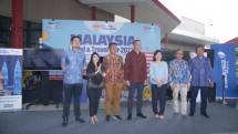 Dubes Malaysia, Dato&rsquo; Syed Mohamad Hasrin Tengku Hussin dan Junus Suhid, Direktur Tourism Malaysia, meresmikan Malaysia Food and Travel Fair di QBig BSD City 
