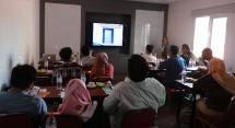 Suasana rapat di dalam kantor