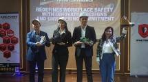(Paling Kiri) Peter Yao, Managing Director of KPR Safety dan Serene Ou, Sales & Marketing Manager King Power Safety (Paling Kanan) 