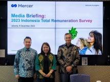 CEO Marsh McLennan Indonesia, Douglas Ure, (kanan). 