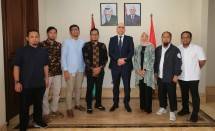 Kunjungan Perwakilan Danone Indonesia dan Karyawan Muslim Danone Indonesia (KARISMA), telah disambut dengan baik oleh Ahmed Metani, Deputy Ambassador Palestine for Indonesia, di Kedutaan Besar Palestina untuk Indonesia (5/12).