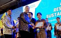 Menperin Agus berikan penghargaan kepada Kawasan Industri Jababeka (KIJA)