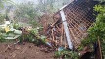 Kondisi tanah longsor yang terjadi di Kampung Citiis, Desa Cicadas, Kecamatan Rongga, Kabupaten Bandung Barat, Jawa Barat, yang terjadi pada Rabu (22/11).