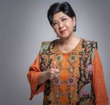 Penyanyi living legend, Eyang Titiek Puspa 
