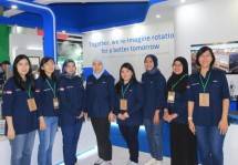 Beberapa engineer perempuan PT SKF Industrial Indonesia pada gelaran Manufacturing Indonesia 2023, di JIExpo Kemayoran, Jakarta (7/12/2023). 