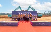 Kiri &ndash; kanan : Director PT Diamond Development Sawangan (DDS) anak perusahaan Mitsubishi Corporation Darmuji K Waluyo, Director PT MC Urban Development Indonesia (MCUDI) anak perusahaan Mitsubishi Corporation Hiroshi Otake, President Director PT MCUDI Kenji Ono, Group CEO Vasanta Group Nicholas Hum, Head of Business Unit Urban Vasanta Aditya Wisnuwardana dan Head of Project Marketing Urban Baryadi Bursa Wijaya saat groundbreaking untuk cluster Lake Vista yang menjadi bagian dari perumahan Lake Series 
