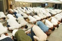Seluruh pegawai BSI melaksanakan sujud serentak di cabang seluruh Indonesia, Hal ini dilakukan sebagai bentuk rasa syukur atas capaian di tahun 2023 