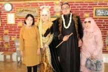 Velline Ayu Rayakan Tasyakuran Pernikahan Adat di Makam Leluhur